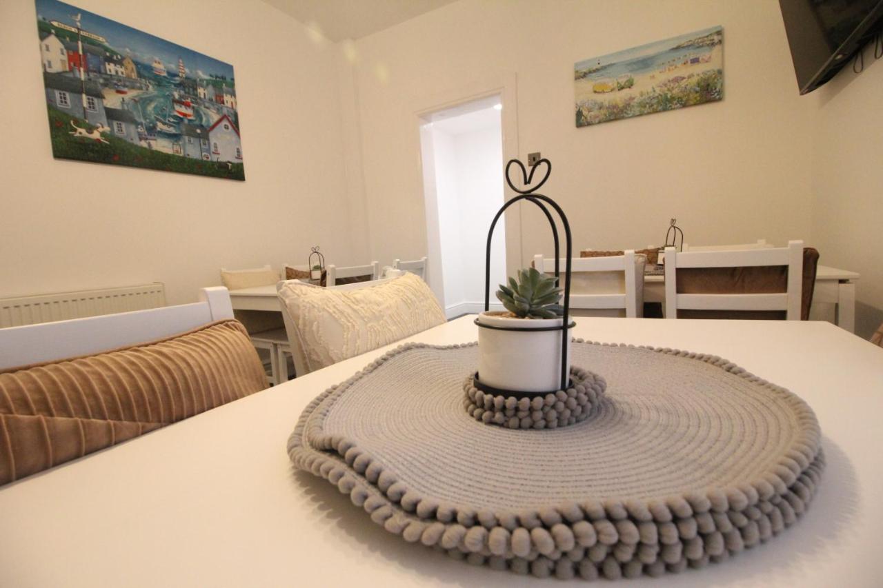 Media Manor - Fully Refurbished In 2022 - Large 6 Bedrooms, 3 Bathrooms Plus Media Games Room Blackpool Exterior foto